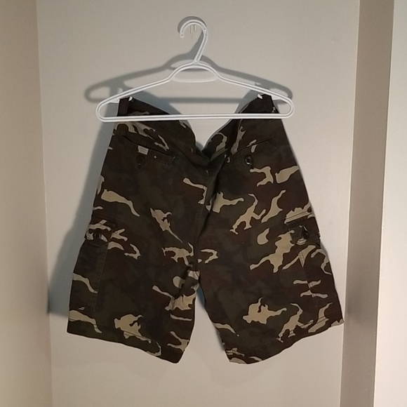 St. John's Bay Men's Camo Shorts - Picture 2 of 3